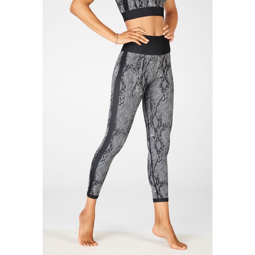 Fabletics Grey Black Snakeskin Seamlessโ High Waisted Leggings Small Activewear